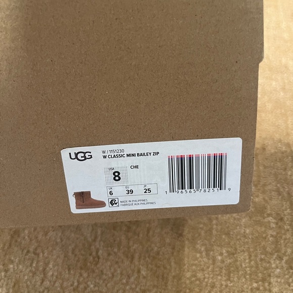 NEW IN BOX! UGG Mini Bailey Zip Boots - Picture 5 of 5